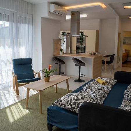 Sunshine Apartman With Free Parking Győr Kültér fotó