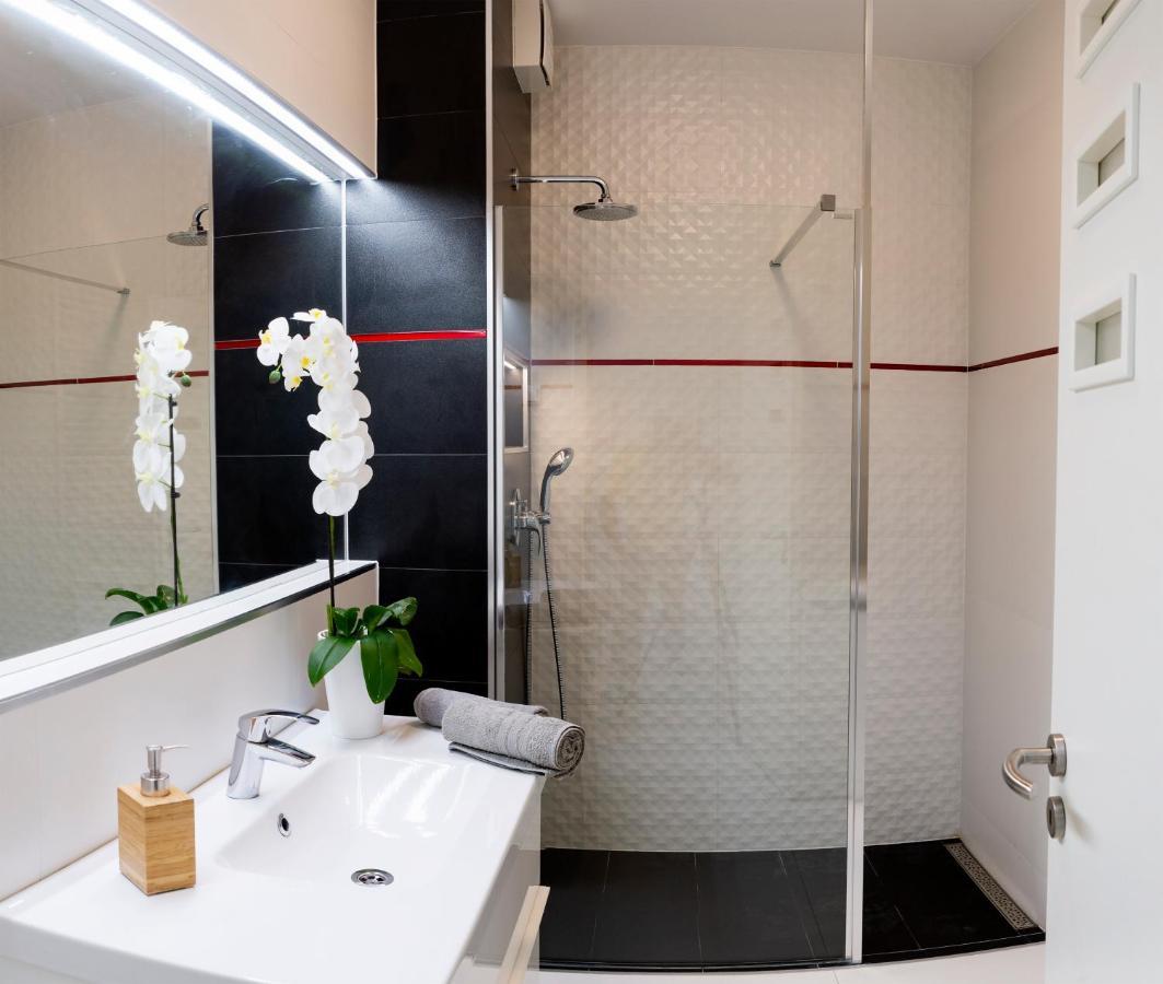 Sunshine Apartman With Free Parking Győr Kültér fotó