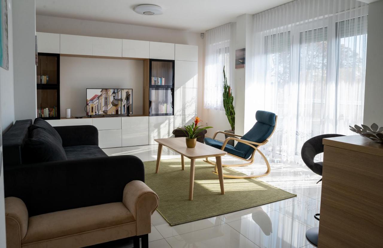 Sunshine Apartman With Free Parking Győr Kültér fotó