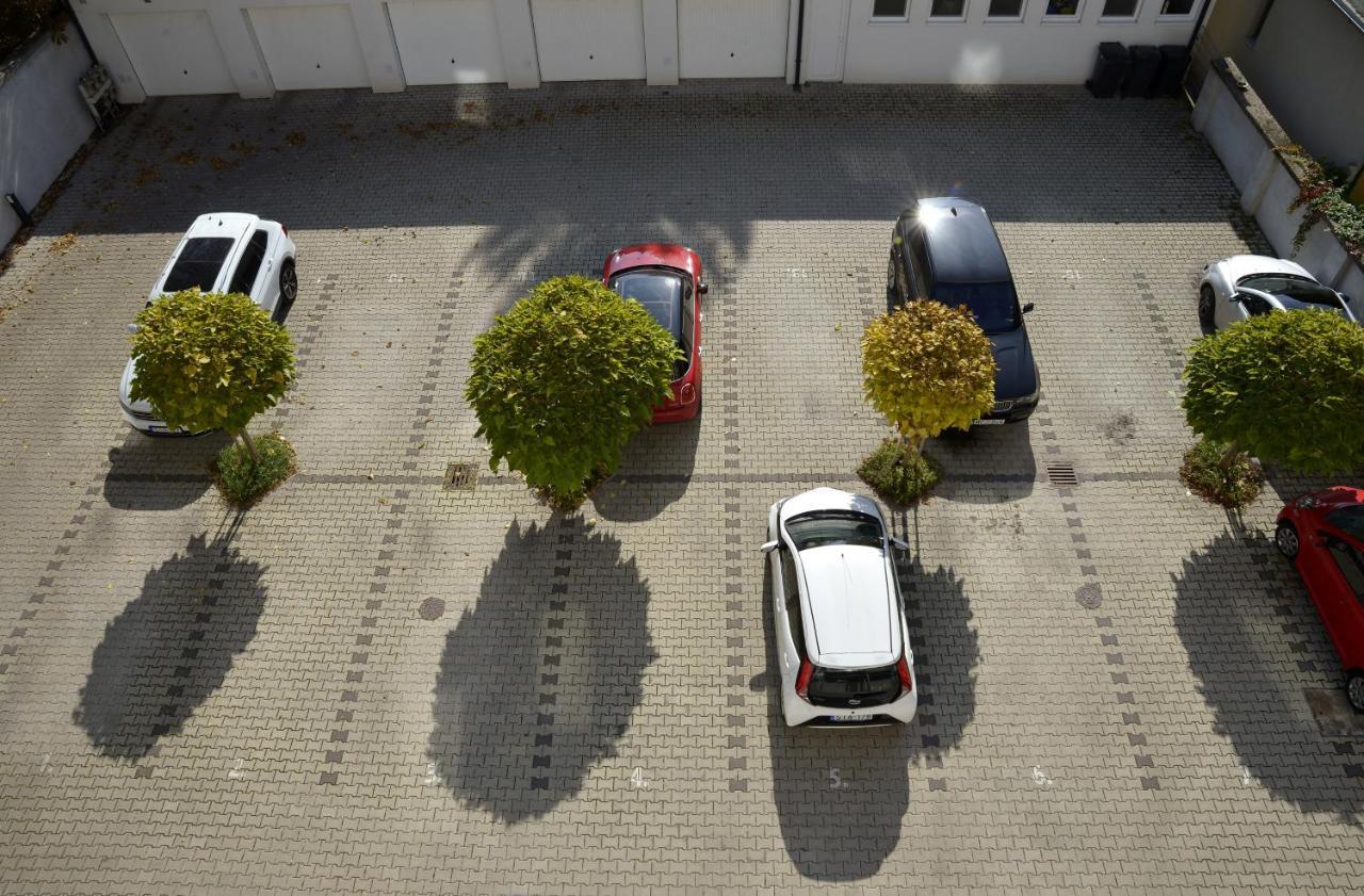 Sunshine Apartman With Free Parking Győr Kültér fotó